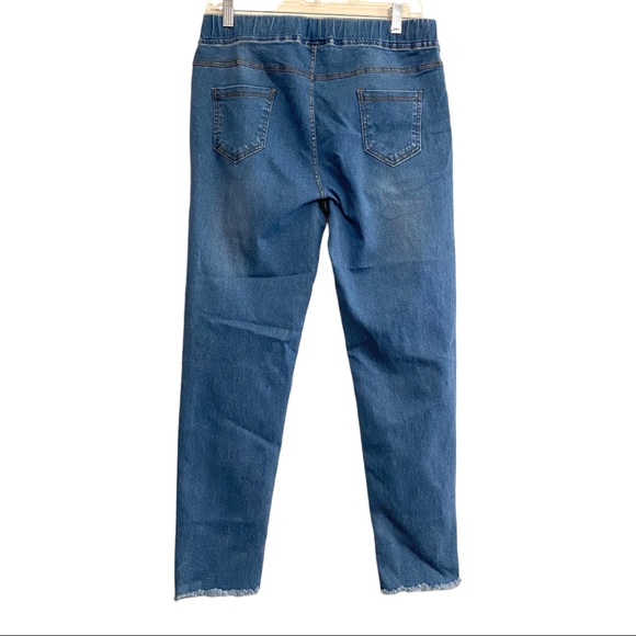 ❌SOLD❌ 3/$15 💙Frayed Hem Distressed Jeggings - Picture 3 of 10